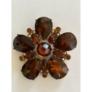 Vintage Amber Colored Brooch With A Wood Grain Look‎